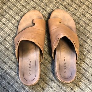 Vionic sandals size 8